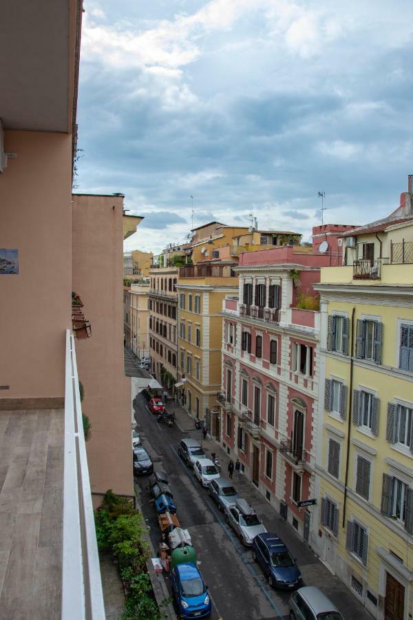 Colosseo Apartments And Rooms - Rome City Centre Zewnętrze zdjęcie