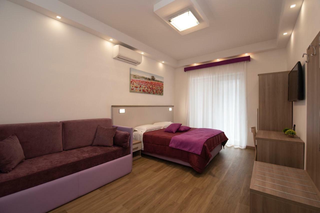 Colosseo Apartments And Rooms - Rome City Centre Zewnętrze zdjęcie