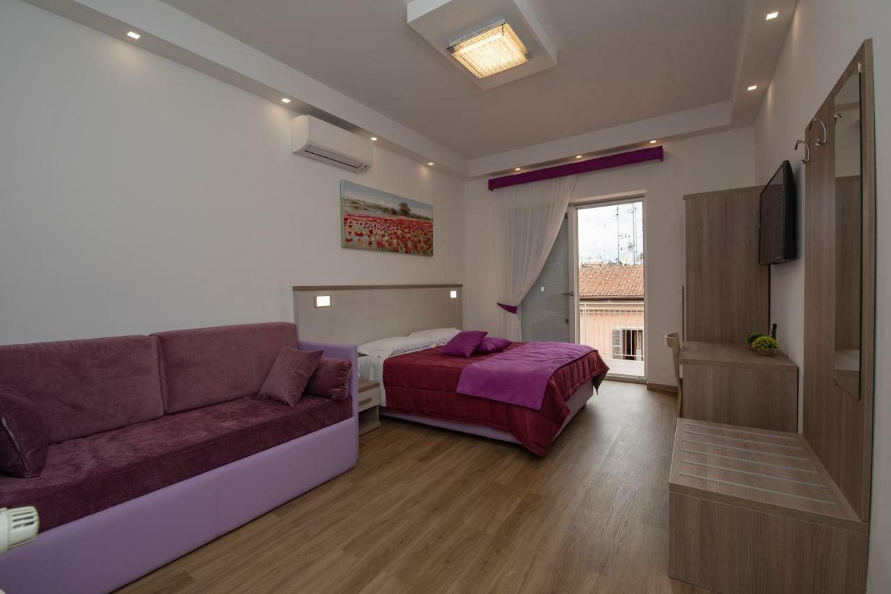 Colosseo Apartments And Rooms - Rome City Centre Zewnętrze zdjęcie