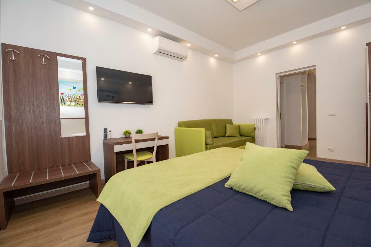 Colosseo Apartments And Rooms - Rome City Centre Zewnętrze zdjęcie