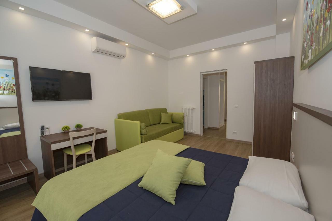 Colosseo Apartments And Rooms - Rome City Centre Zewnętrze zdjęcie