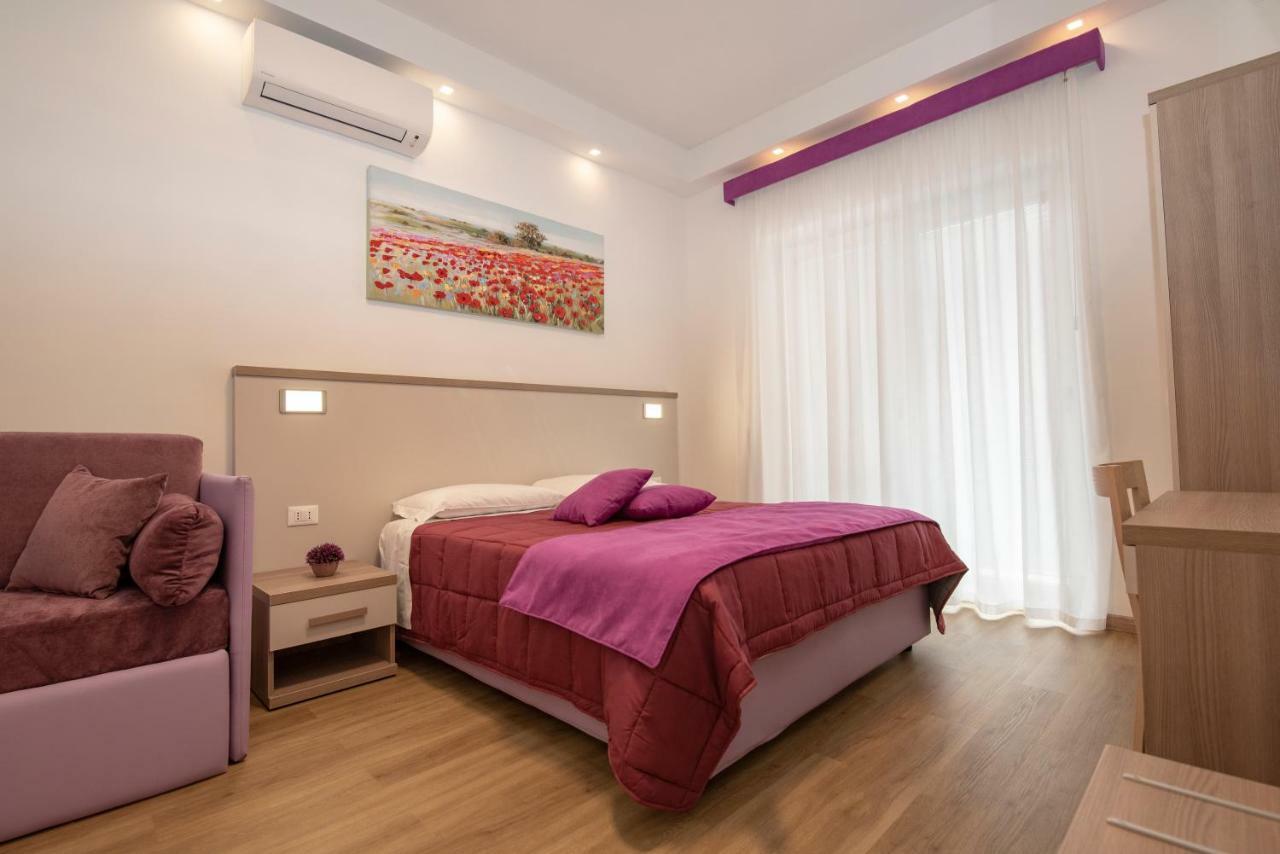 Colosseo Apartments And Rooms - Rome City Centre Zewnętrze zdjęcie